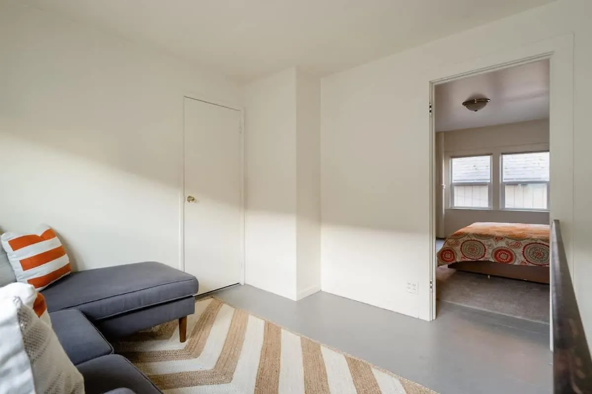Holiday home Stay Portland - Heartofbuckman Midcentury Dream 86 Walkscore 3Br