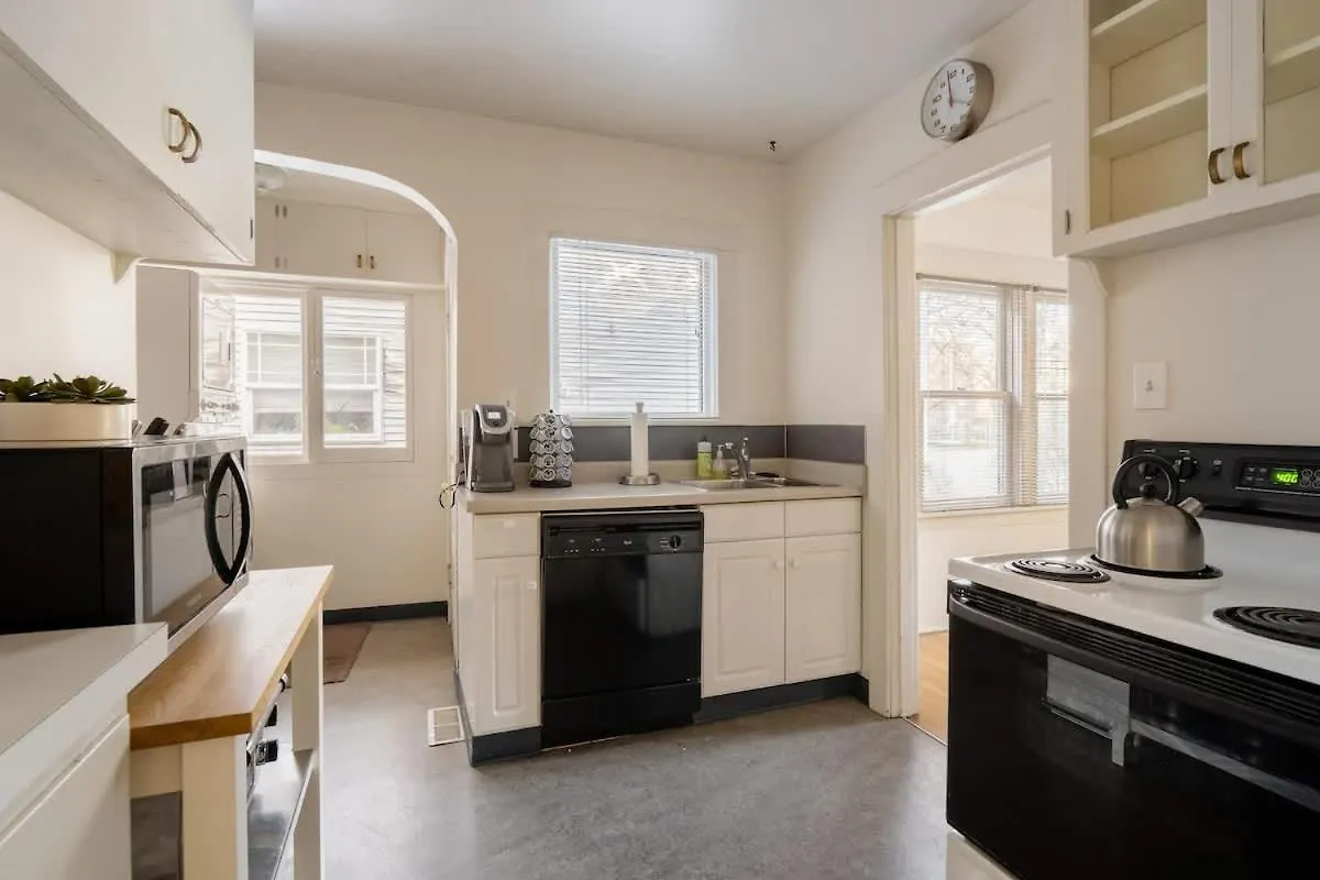 Holiday home Stay Portland - Heartofbuckman Midcentury Dream 86 Walkscore 3Br